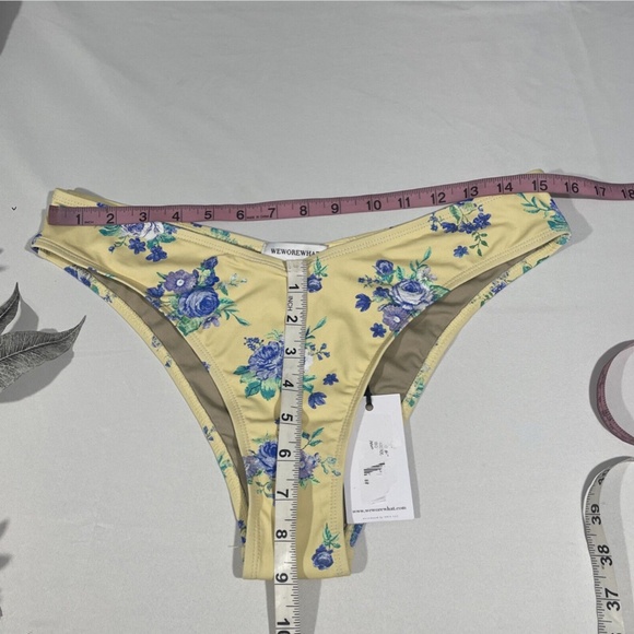 NWT WEWOREWHAT [ Large ] V-Shape Bikini‎ Bottoms in Cream Golden Hour - Picture 3 of 10